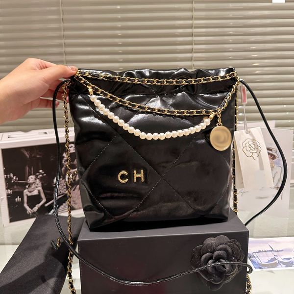 

designer womens shoulder bag 22 garbage bag leather diamond hardware metal buckle large pearl chain handbag pull strap closed crossbody bags