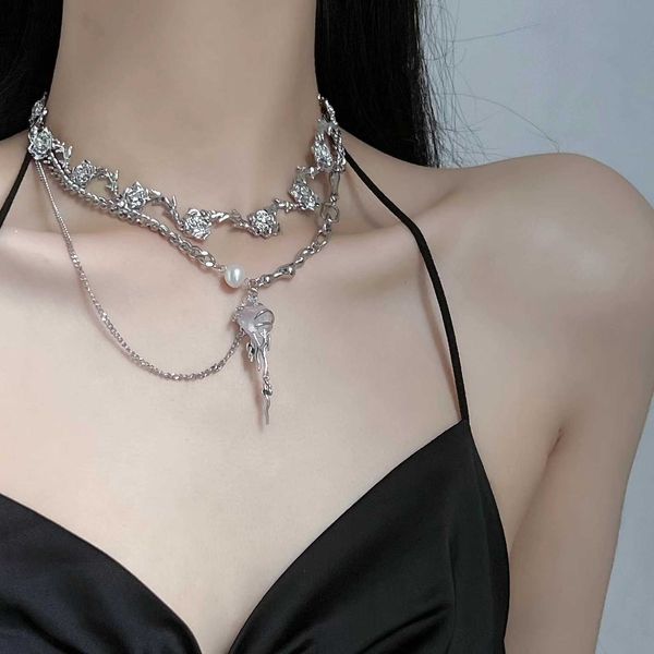 

rose encounters ice fire stone necklace sweet and cool spicy girl style accessories popular design versatile collar chain, Black