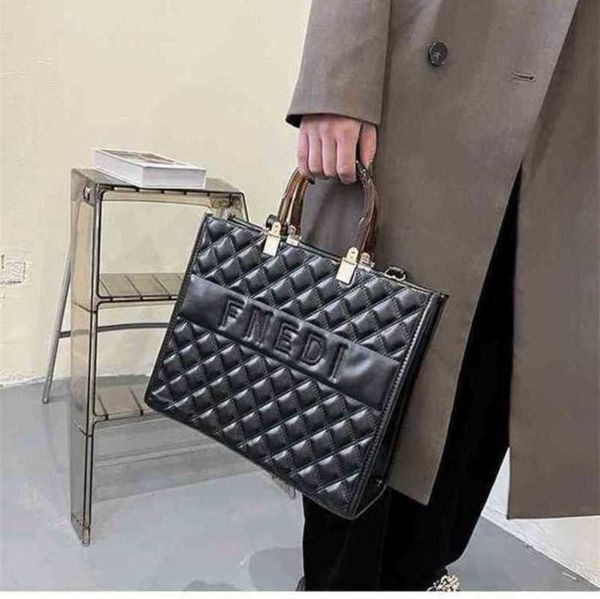 

2023 new luxury bags texture lingge portable trend messenger shoulder