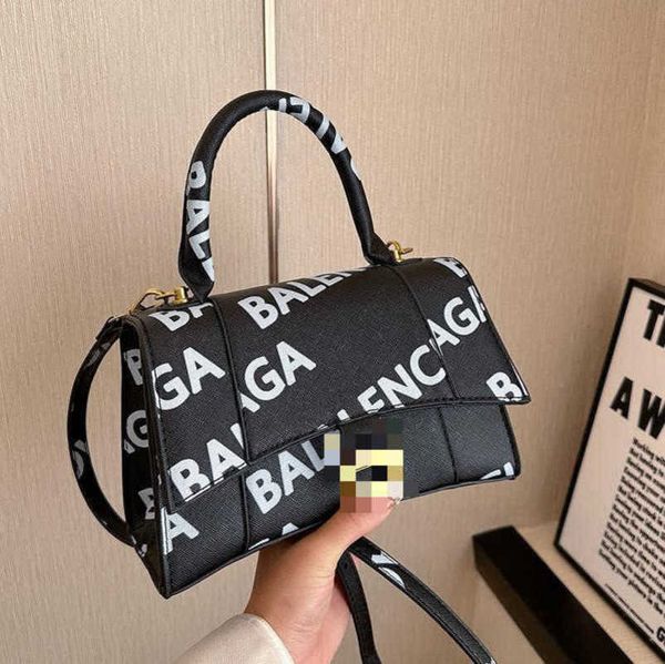 

2023 factory direct sales trendy handheld printing hourglass one shoulder crossbody women's small letter bag graffiti star style