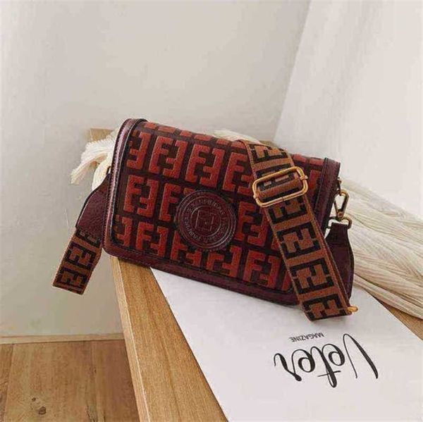 

female spring and embossed small square texture style shoulder messenger