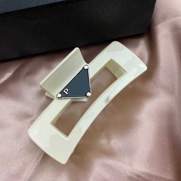 

designer barrettes womens girls metal triangle p-letter hair clips high-quality brand classic versatile leisure headwear hairclips black sha, Golden;silver