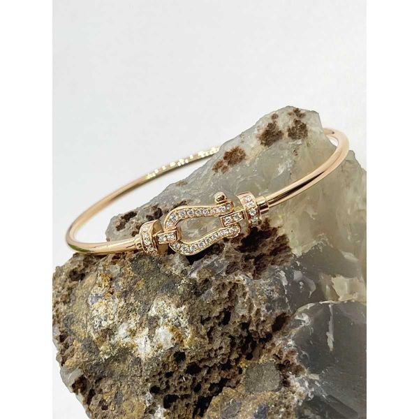 

golden horseshoe buckle with bracelet women's fashion versatility full of white stone bracelets for christmas and gifts, Golden;silver