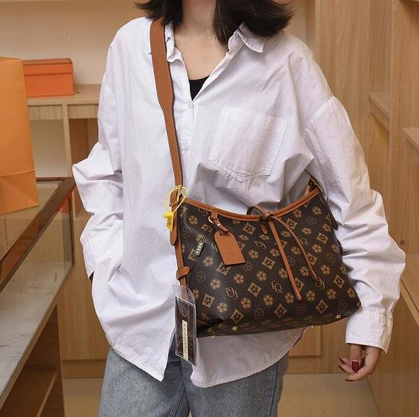 

factory wholesale ladies shoulder bags 2 colors street pop letters women backpack classic old color printed bucket bag wear-resistant leathe