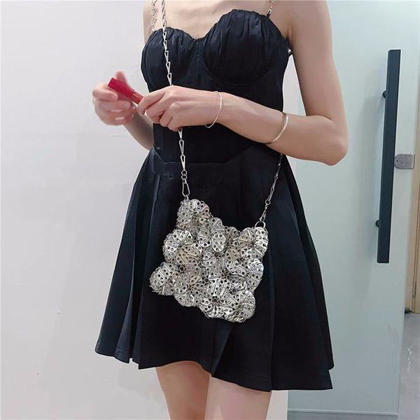 

evening bag s bag luxury designer shoulder trend hand woven metal chain tote hollow clutch travel wedding party female 230729