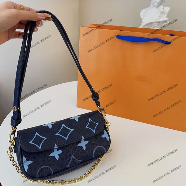 

23ss womens luxurys designers totes bag handbags color classic flowers shouder crossbody women handbag bag pouch purse flip lock messenger b