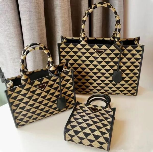 

vintage large capacity tote beach shopping clutch bag womens luxurys designer symbole triangle duffle bag crossbody shoulder sport handbag s