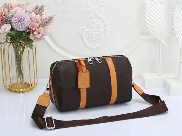 

designer pillow bag men women city keepall shoulder bag handbag leather travel tote crossbody bag luxurious letter messenger wallet tote lad