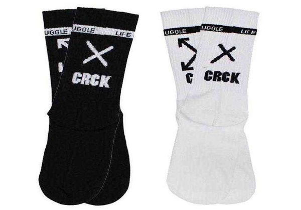 

korean element street fashion brand letter medium tube cotton socks men039s and women039s skateboard sports stockings6165926, Black