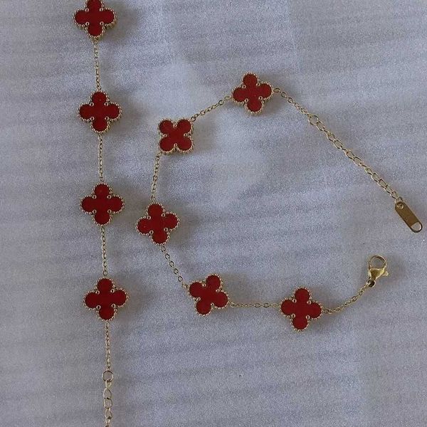 

new korean version titanium steel four-leaf clover fritillary does fade and not allergic to ins. small crowd design temperament is versatile, Black