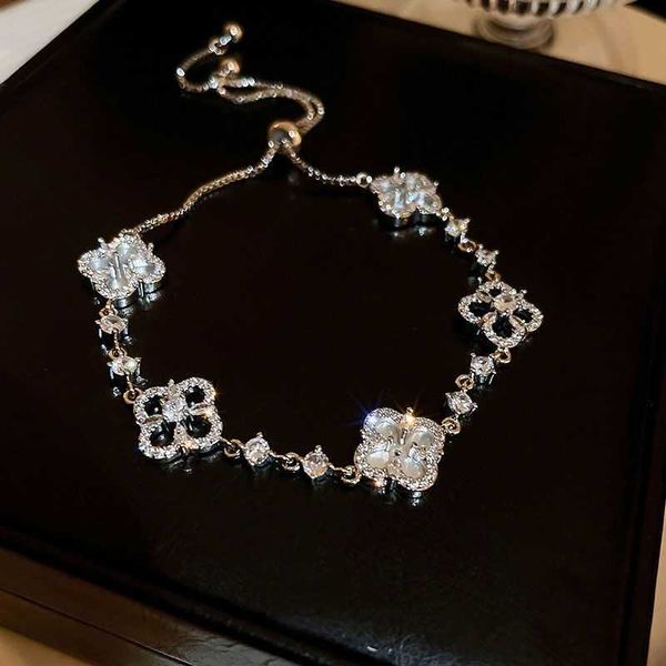 

small four petal zircon flower friend light luxury high grade cold wind bracelet new handicraft korean gift, Black