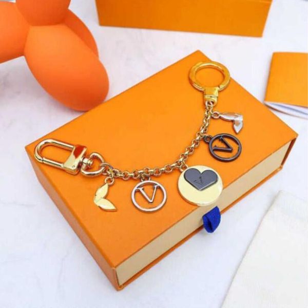 

2023 europe and the united states with original box of high-quality men and women fashion key chain, luxury a variety of classic key chain, Silver