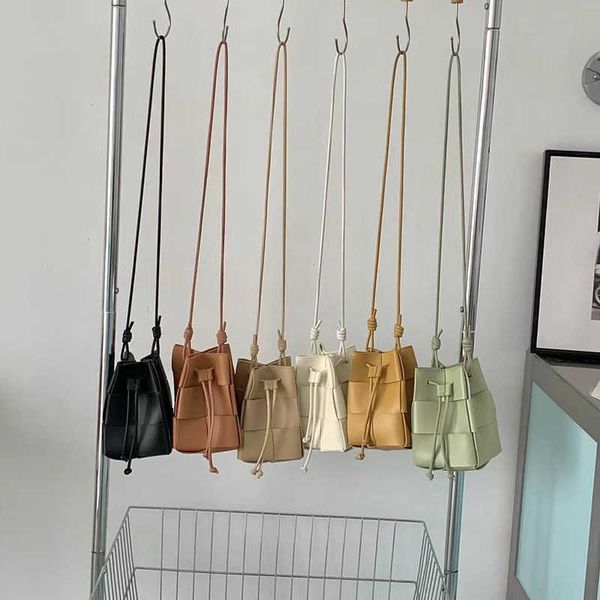 

designer bag venetas bag drawstring shoulder small bag diagonal cross bag mini hand woven shiz