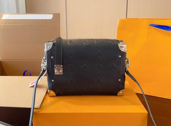 

designer shoulder bags women adjustable shoulder strap anaglyph women soft trunk crossbody bag totes handbag messenger purse legacy handle