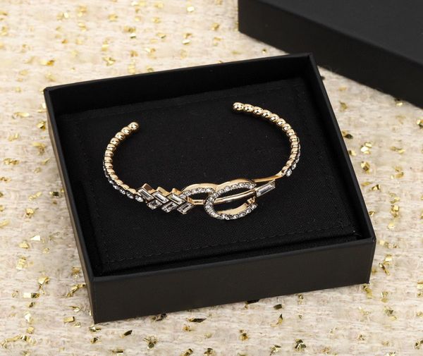 

2023 luxury quality charm opend bangle with diamond and hollow design in 18k gold plated have box stamp ps7552a1634147, Golden