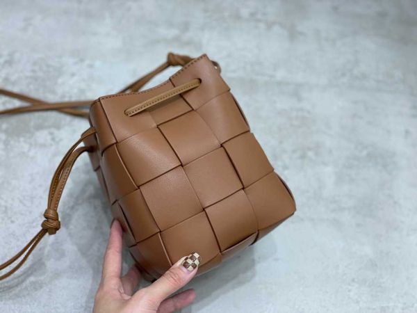 

designer bag venetas woven drawstring bag shoulder mini phone bag messenger bag hghq