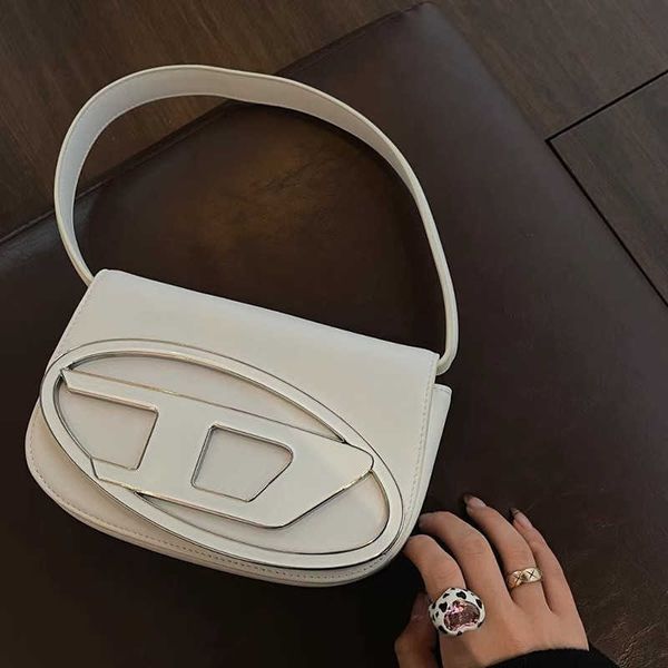 

diesels d bag niche design high-end underarm designer 2023 new women's silver one shoulder crossbody portable small square v8ch
