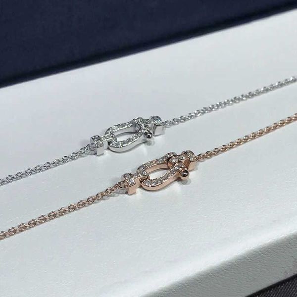 

new 18k rose horseshoe buckle full women's fashion simple colored gold handicrafts with diamond small group bracelet, Black