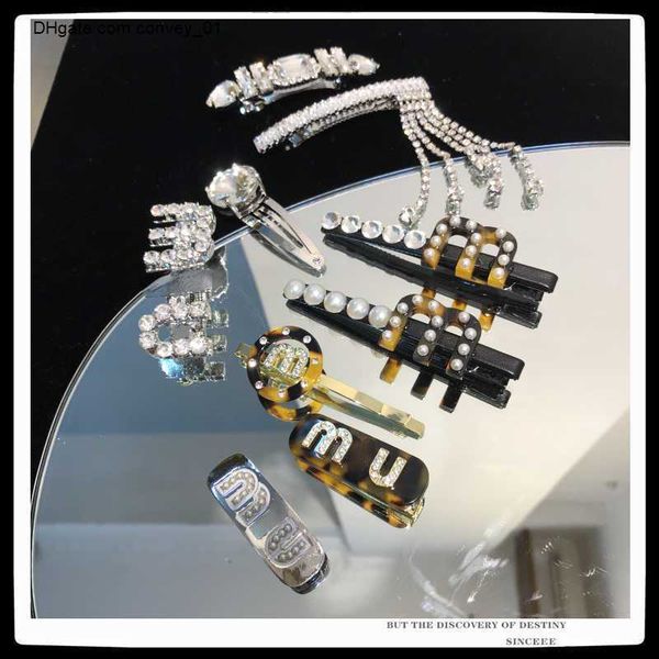 

crystal 2021 pearl acrylic hair clips m letter for women retro geometric barrettes hairpin girl hair accessories fashion jewelry h0916, Golden;silver