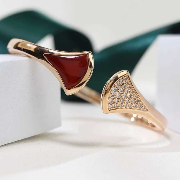 

new exquisite red agate fan rose bracelet plated with 18k gold elastic opening light luxury fan-shaped female handpiece, Black