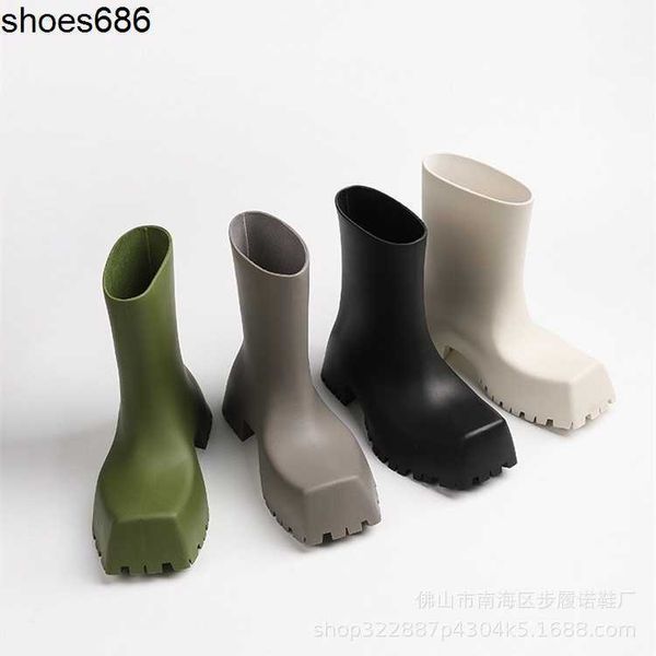 

balenciga square toe rain boots spring/summer 2023 medium tube solid color thick sole rain shoes waterproof anti slip and wear-resistant int, Black
