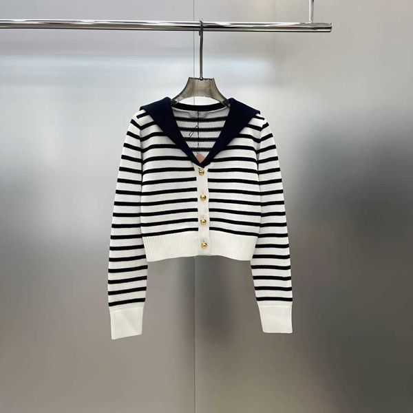 

spring and autumn women's v-neck striped short knitted coat, knitted fabric is soft and comfortable, leisure high-waisted version of fa, White