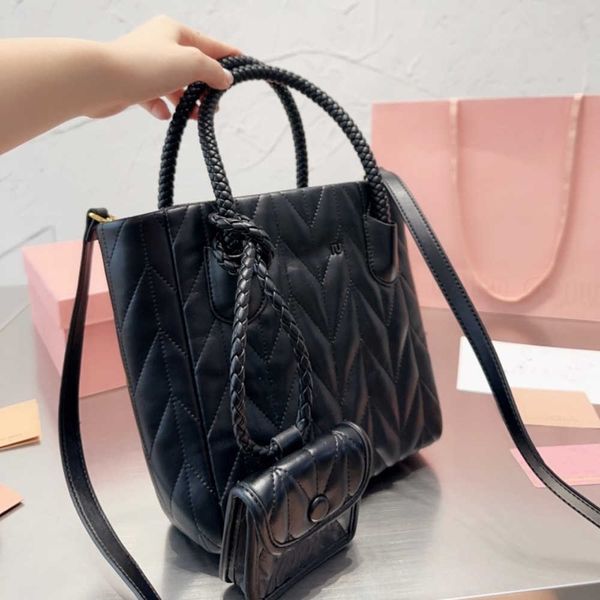 

new stylish pleated wander matelasse miu underarm tote bag womens luxurys designer purses handbag crossbody with shoulder strap commuter