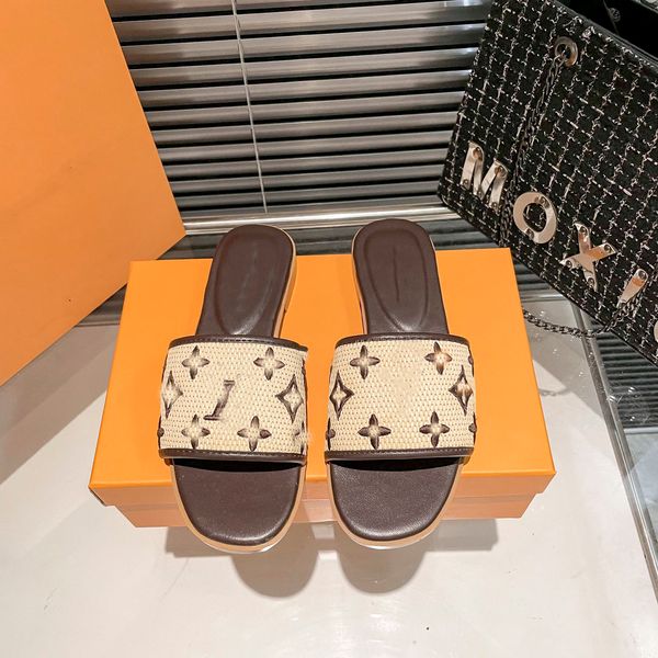 

shoes sandal slipper the new flat bottomed slippers are on the rise, becoming a must-have for daily leisure. a classic style of sandals made, Black