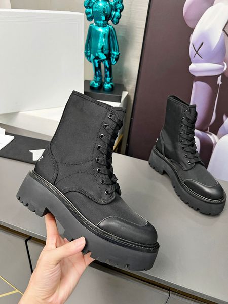 

luxury designers ankle boots women boots black and white calfskin quality flat lace up shoes adjustable zipper opening 0725