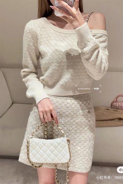 

chan new designer sweater women 2023women's sweaters designer fashion knitted sweater designer womens chain ccc hollow out sweater moth, White;black