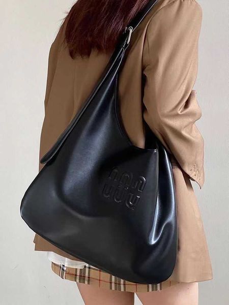 

designer bags large capacity soft leather bag women black letter casual commuting shoulder bag crossbody bag miu tote bag y4qv