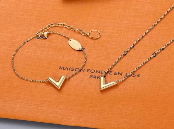 

designers pendant necklace charm bracelets stainless steel couple v necklaces fashion women jewelry set53660888873725, Golden;silver