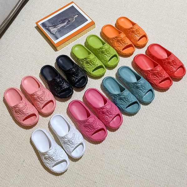 

casual shoes 2022 summer new medusa head slippers fashion classic large lightweight non slip beach couple slip on shoes, Black