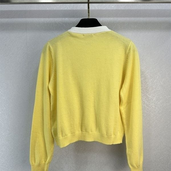 

women's knits tees 2023 autumn round neck yellow high grade single breasted contrast knitted temperament slim fit wool knit 230729, White