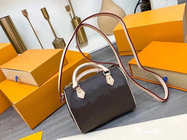 

2023 summer new classic fashion design women's luxury traveler brown classic style handbag elegant low profile spacious practical pillo