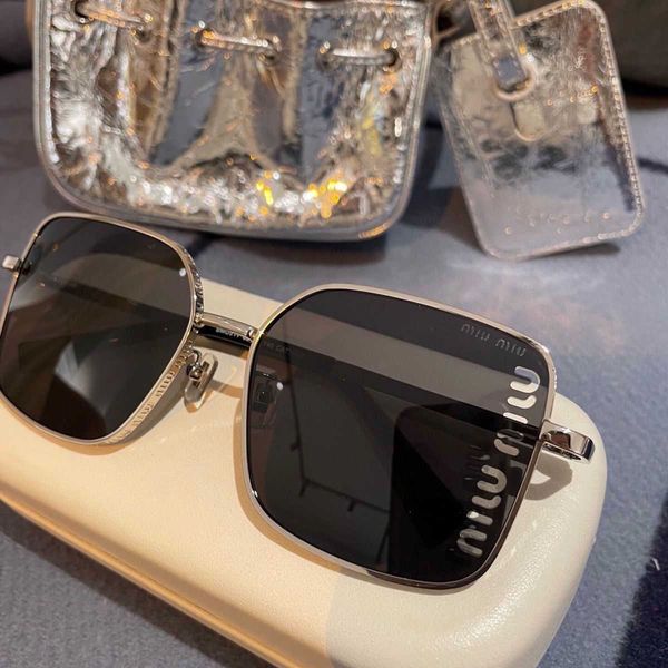 

23 year new counter synchronized miu home full circle hollow light luxury box sunglasses, White;black