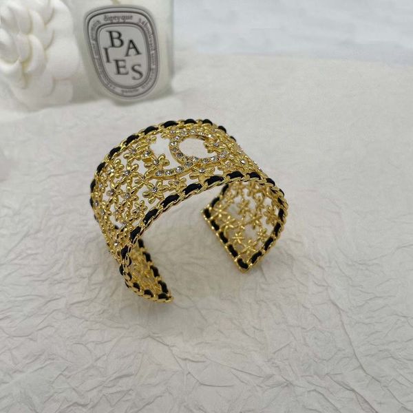 

2023 luxury quality charm opened bangle with diamond and black genuine leather in 18k gold plated have box stamp ps7451b, Golden