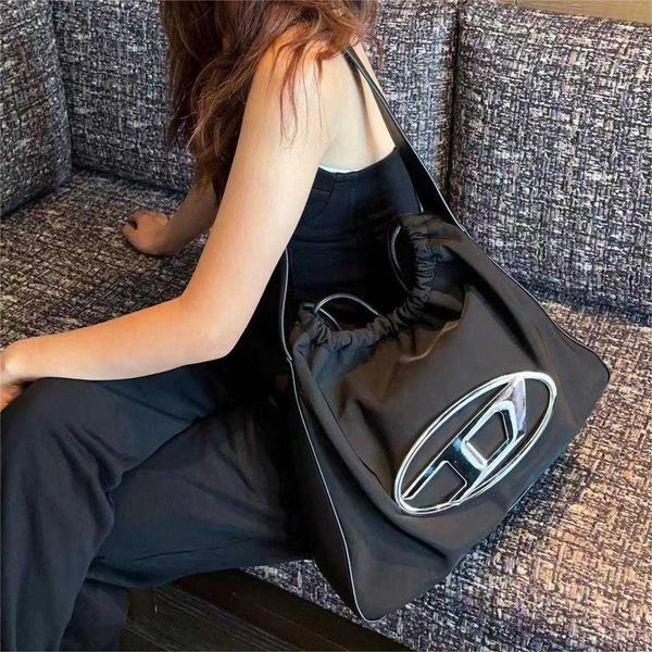 

designer diesels d bag oxford fabric drawstring bucket for women 2023 new high-end texture niche handbag underarm fo0n