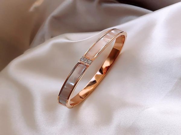 

titanium steel bangle women shell bracelet simple fashion luxurys jewelry6972826, Black