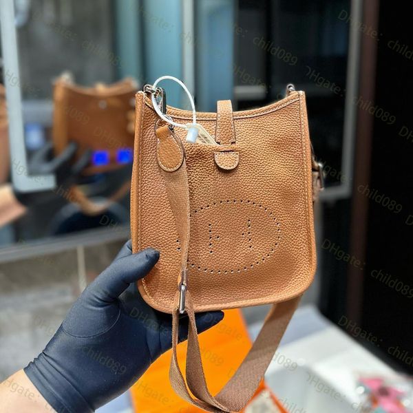 

Women Fashion Designer Bag Letter Casual Shoulder Bags PU Plain Crossbody Bag Autumn and Winter Style Hasp Handbags 6 Colors to Choose From, C1-18cm