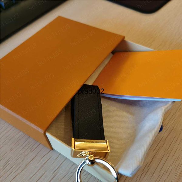 

2021 keychain key chain buckle keychains lovers car handmade leather men women bags pendant accessories 5 color 65221 with box dust bag, Silver