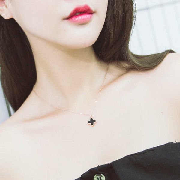 

van clover necklace designer four-leaf clover pendant necklace korean titanium steel same black and white reversible ladies jewelry gift, Silver