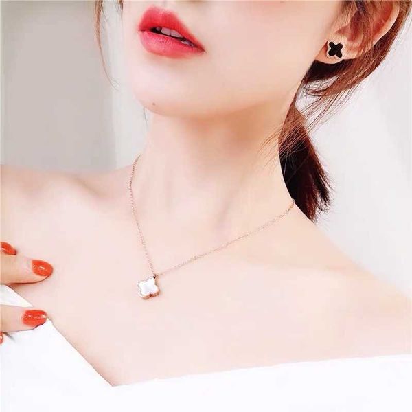 

van clover necklace designer four-leaf clover pendant necklace net red 18k rose gold titanium steel simple temperament collarbone hundred ma, Silver