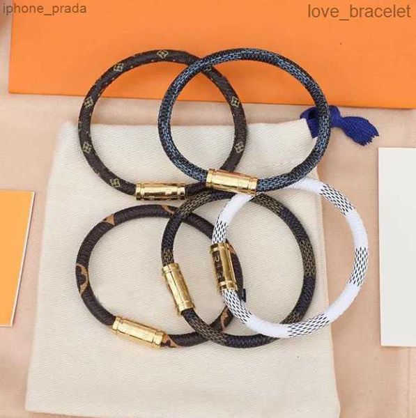 

22ss europe america style charm bracelets brand men women presbyopic leather magnetic buckle hand rope plaid l design engraved v letter, Black