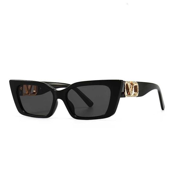 

modern sunglasses street p net red square female 4074, White;black