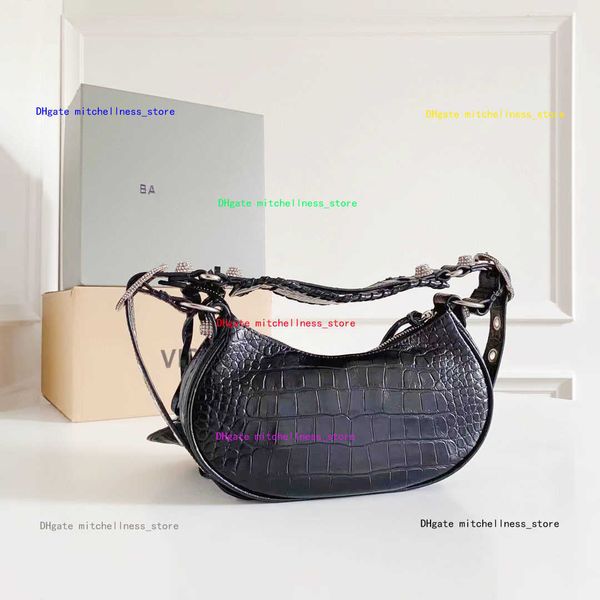 

designer crocodile grain leather shoulder inclined shoulder bag locomotive bag half crescent alar pack dumpling package spice bag