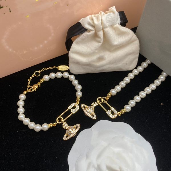 

designer charm bracelets letter vivian chokers luxury women fashion jewelry metal pearl bracelet cjeweler westwood 435342, Golden;silver
