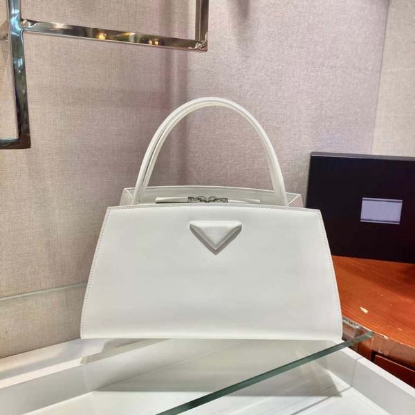 

10a r designs leather 33cm shoulder bag handbag with dustbag.