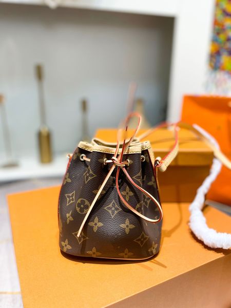 

2023 new summer mini drawstring mini bucket bag one shoulder crossbody bag small bag elegant fashionable french style