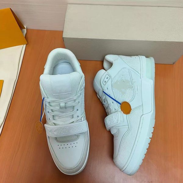 

designer sneaker trainer casual women man shoes calfskin leather white green red blue letter overlays platform fashion luxury low sneakers h